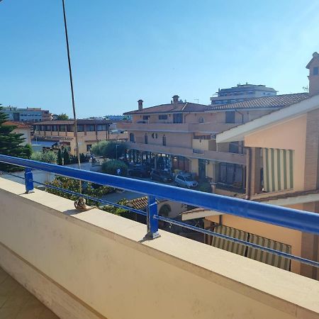 Red Lux Apartment Fiumicino Exterior photo