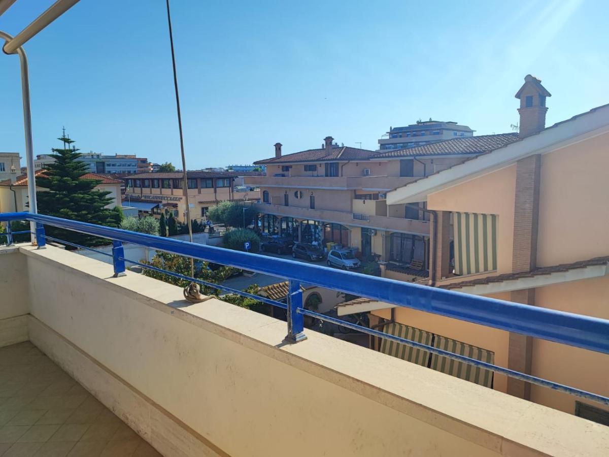 Red Lux Apartment Fiumicino Exterior photo
